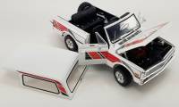 ACME DIECAST 1972 CHEVROLET K5 BLAZER- FEATHERS EDITION - Image 4