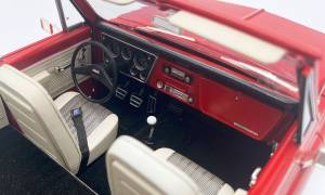 ACME DIECAST 1970 GMC JIMMY SLAMMED CUSTOM - Image 4